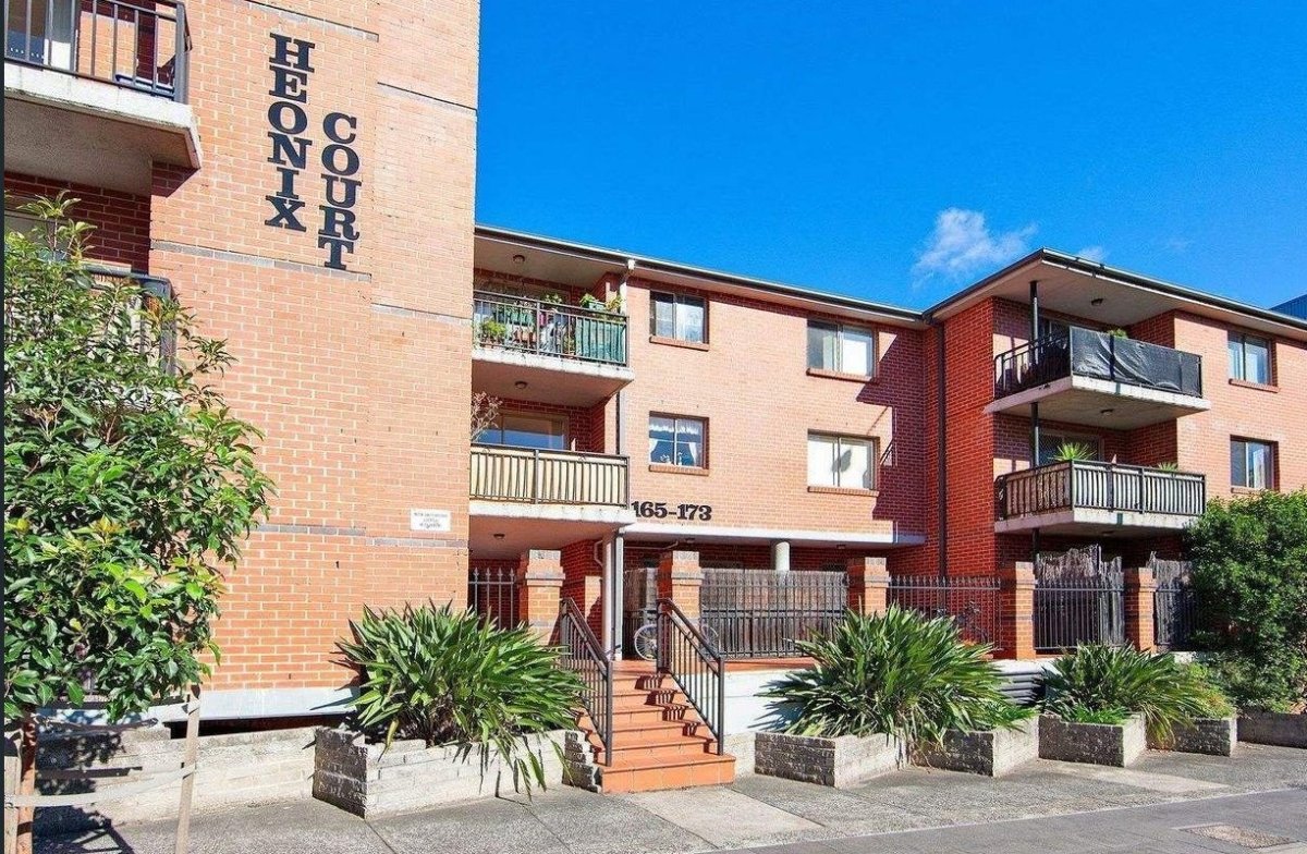Superbly located, this modern one bedroom apartment delivers effortless urban living